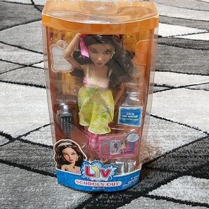 LIV ALEXIS SCHOOLS OUT 2010 BY SPIN MASTER REAL GIRLS- REAL LIFE DOLL